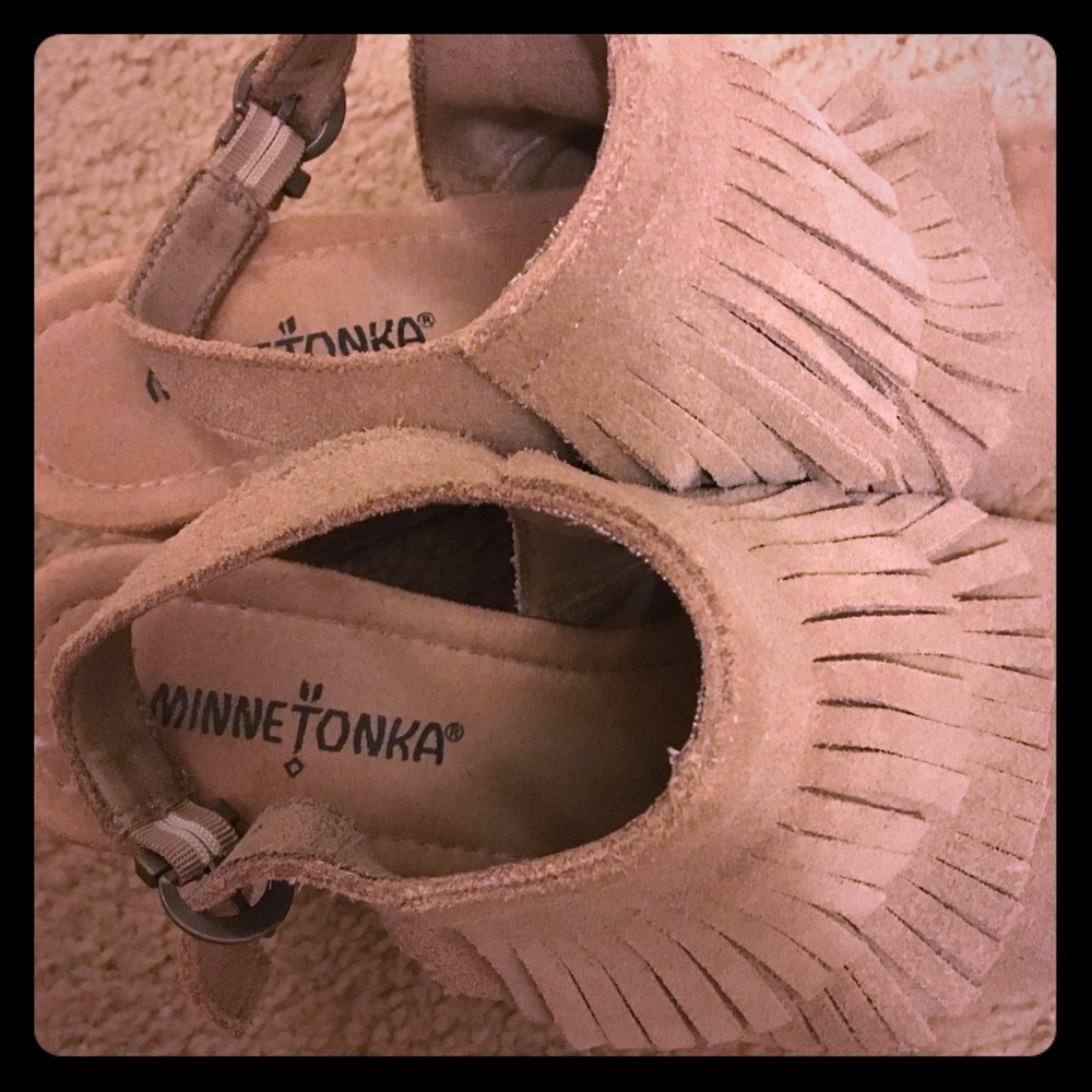 Minnetonka suede fringe wedges